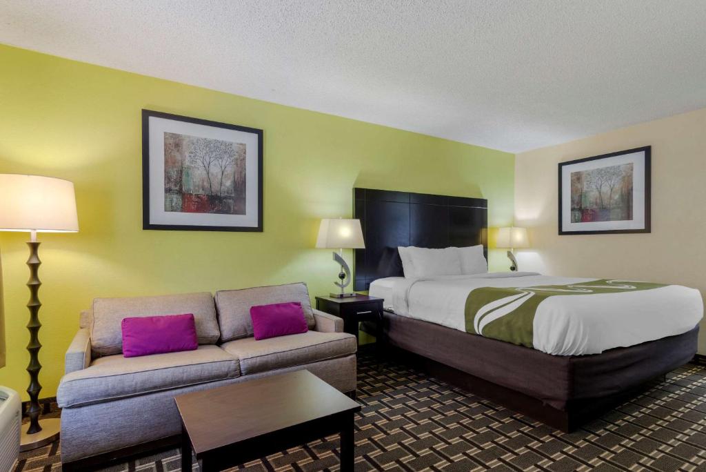 Quality Inn Acworth North - King Room - Smoking