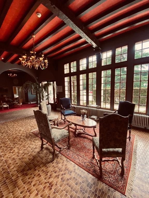 Posezení v ubytování Château de Fontager