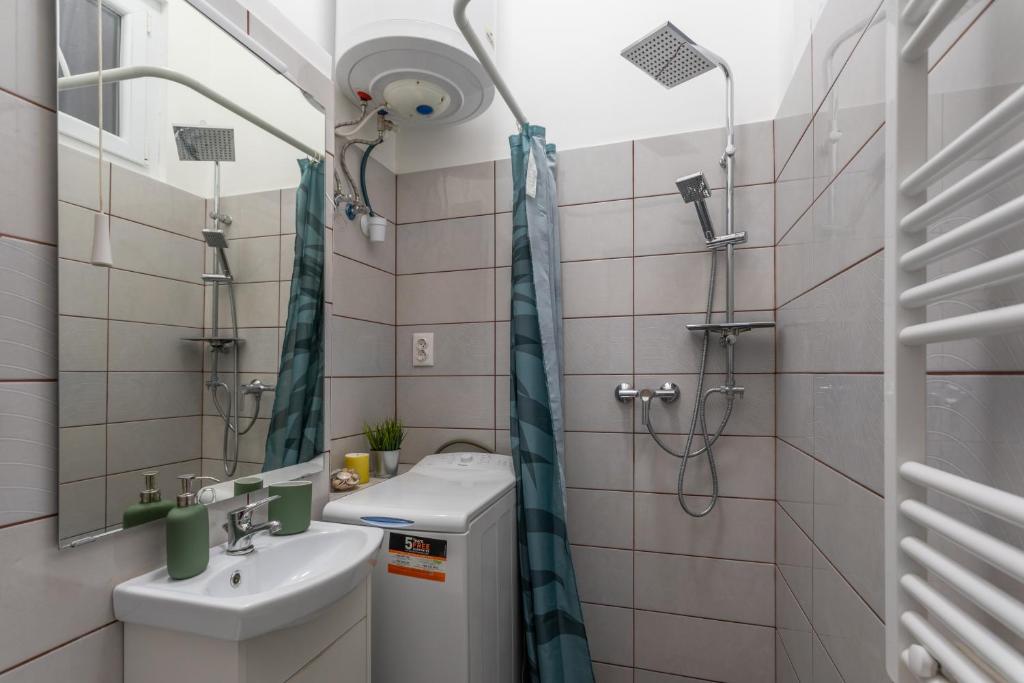 Kúpeľňa v ubytovaní Bokay Apartman next to Corvin Promenade
