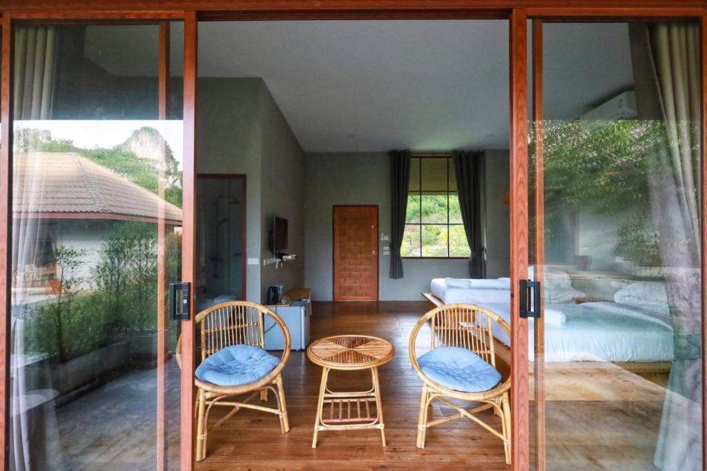 The Liveliwoods - 17