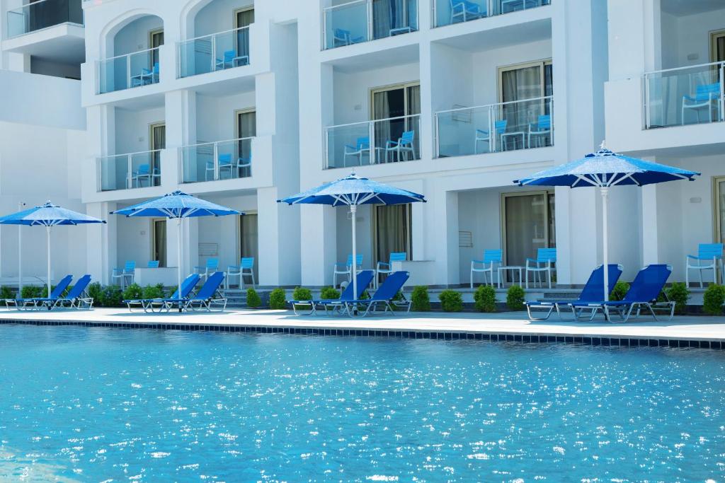 Bazén v ubytování Pickalbatros Blu Spa Resort - Adults Friendly 16 Years Plus- Ultra All-Inclusive nebo v jeho okolí