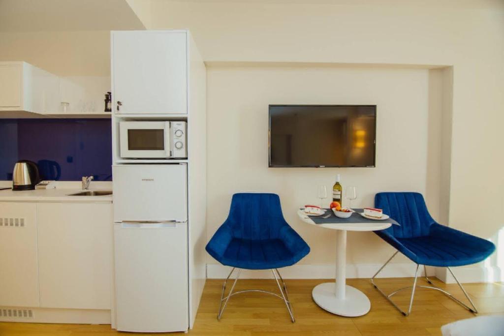 Eldhús eða eldhúskrókur á Superior Apartments Orbi City Sea View