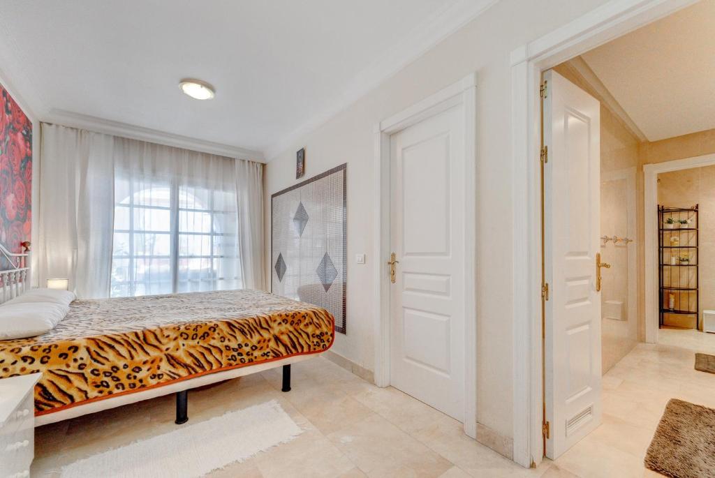 A bed or beds in a room at Beautiful apartment in Terrazas del Duque I