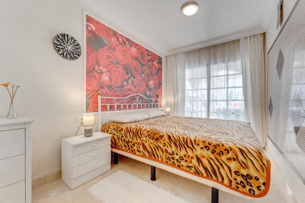 A bed or beds in a room at Beautiful apartment in Terrazas del Duque I