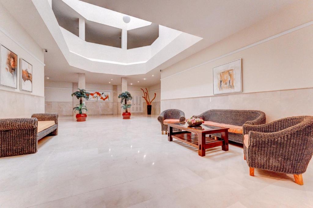 A seating area at Beautiful apartment in Terrazas del Duque I