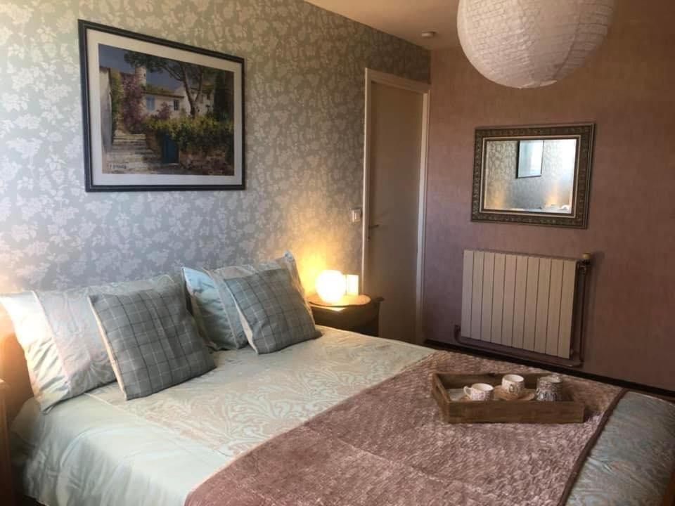 Postel nebo postele na pokoji v ubytování Biroc BnB Pyrenees