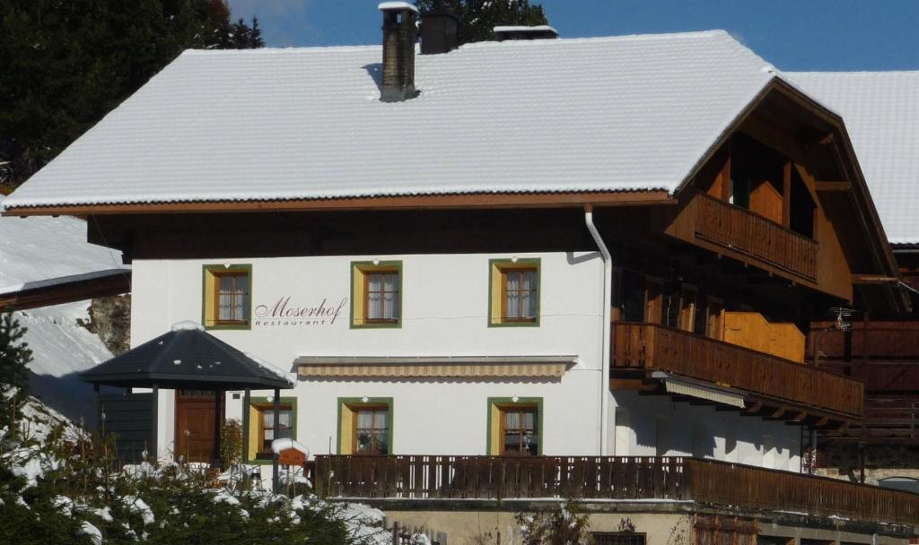 Budynek, w którym mieści się gospodarstwo agroturystyczne