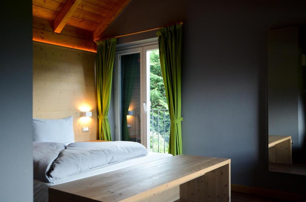 Postel nebo postele na pokoji v ubytování Hotel Villa Argentina Ronzone