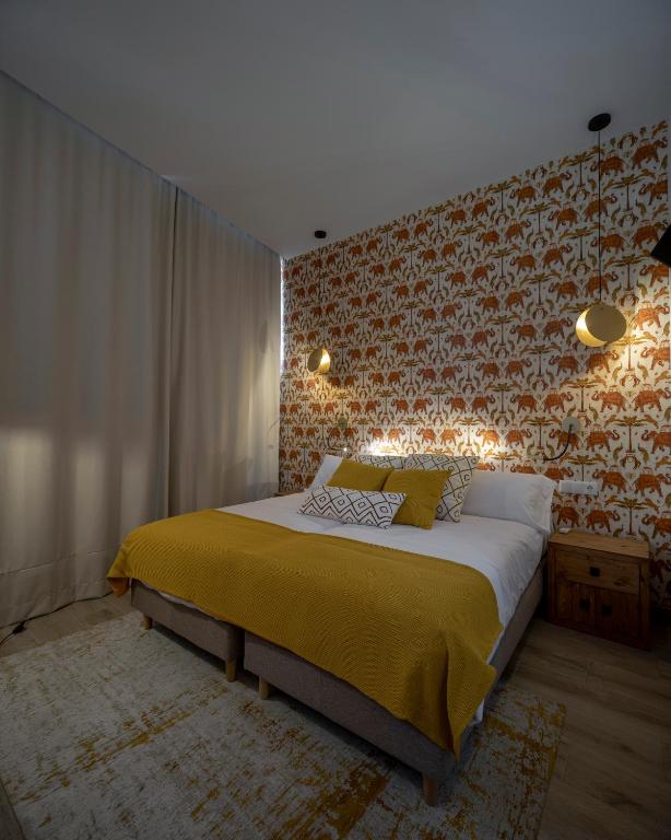 Posteľ alebo postele v izbe v ubytovaní Apartamentos Rosa Velázquez