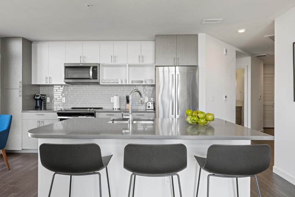 Placemakr Marymount Ballston - Premium Two Bedroom Apartment
