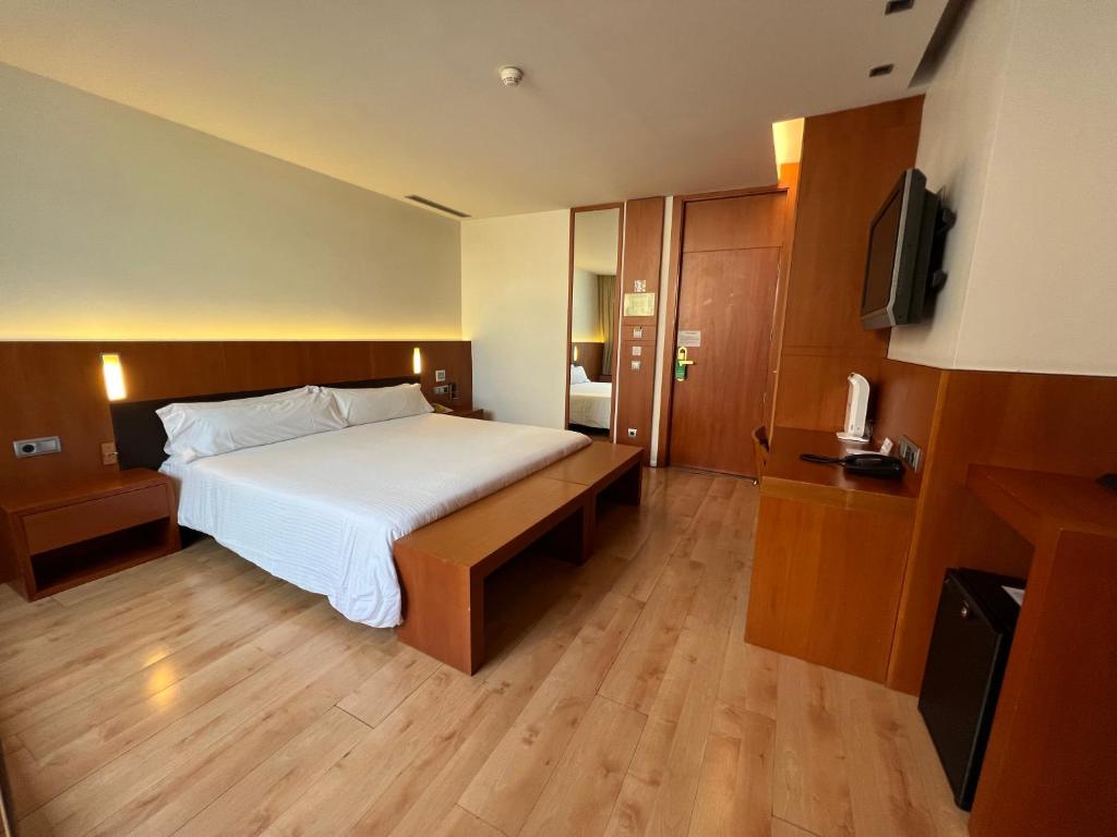 Hotel Lleó - Resim 43