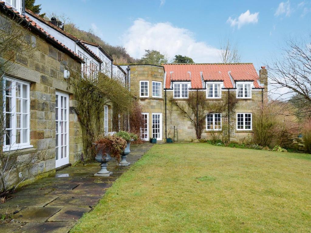 an old house with a large yard in front of it at White Rose Cottage in Robin Hood's Bay