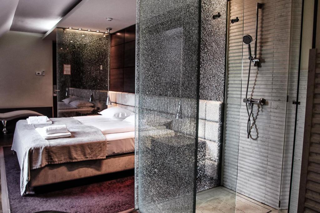 Ένα μπάνιο στο Hotel Lent