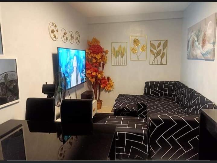 TV a/nebo společenská místnost v ubytování Yhanz Z Sea Residences