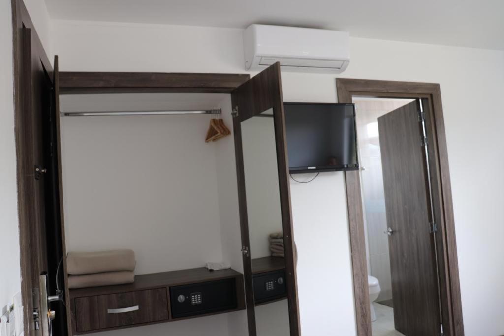TV a/nebo společenská místnost v ubytování Hotel Santiago de Arma
