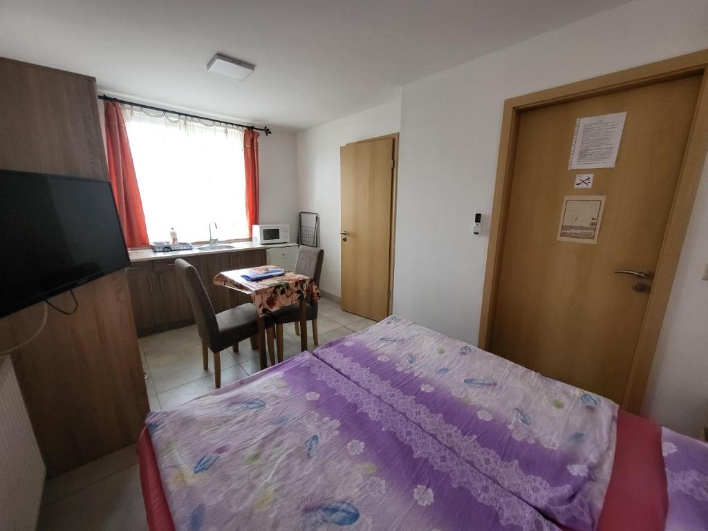 Postel nebo postele na pokoji v ubytování Anita Apartman Sopron