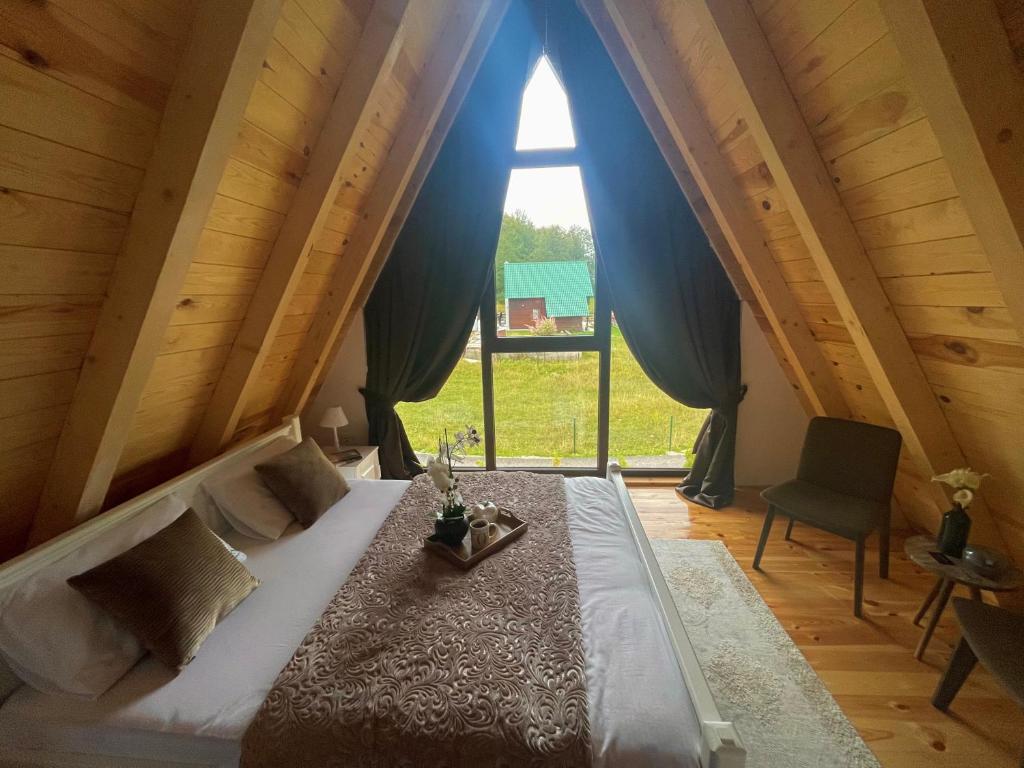 Postel nebo postele na pokoji v ubytování Lux Villas Zabljak
