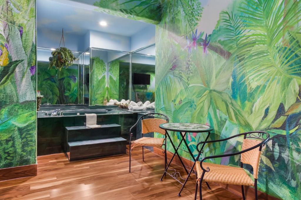 Americas Best Value Platinum Inn & Suites - One King Bed Jacuzzi
