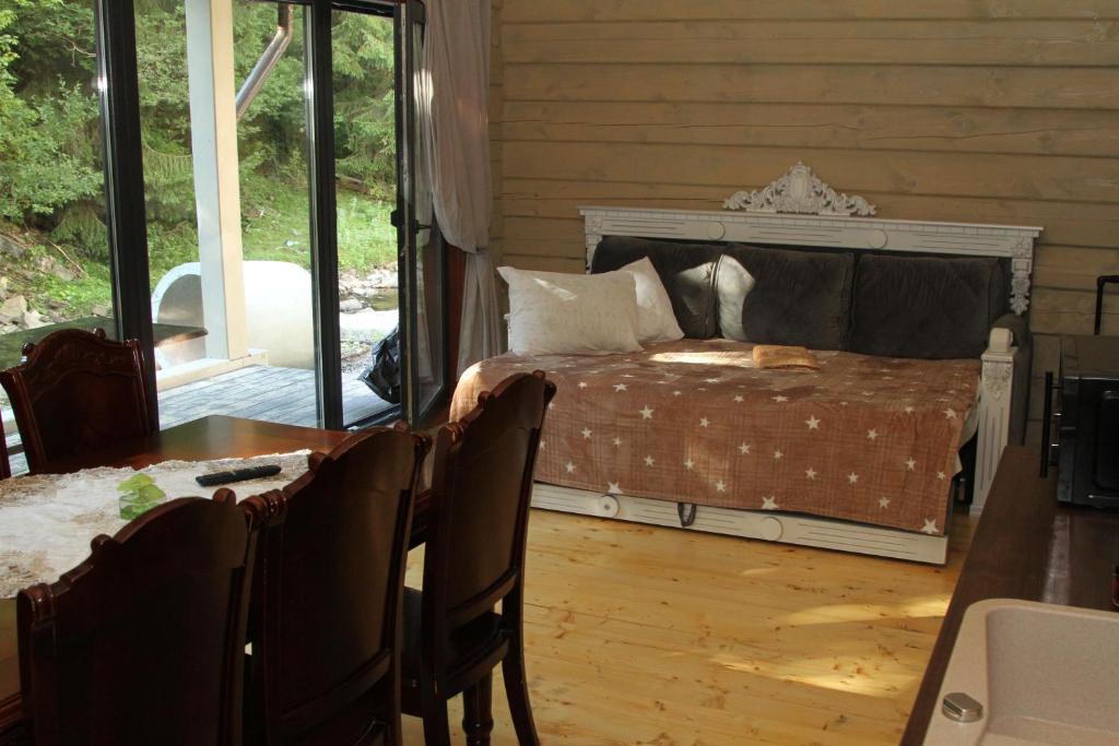 Posezení v ubytování Hotel Berloga-Sinevir