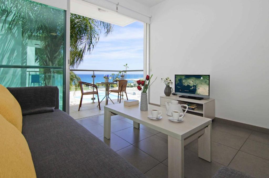 Μπαλκόνι ή βεράντα στο Niovi - Coralli Beachfront Apartment