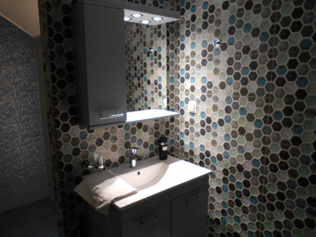 Koupelna v ubytování SPΛCES PYLOS Apartments