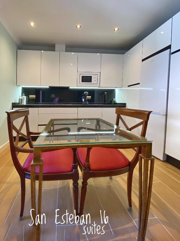 Kuchyň nebo kuchyňský kout v ubytování SUITES SAN ESTEBAN 16 Principe