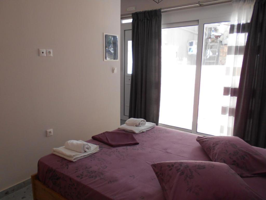 Postel nebo postele na pokoji v ubytování SPΛCES PYLOS Apartments