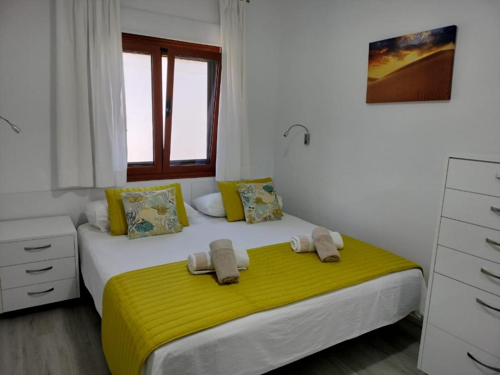 Postel nebo postele na pokoji v ubytování Apartamentos Los Balandros by SunHousesCanarias
