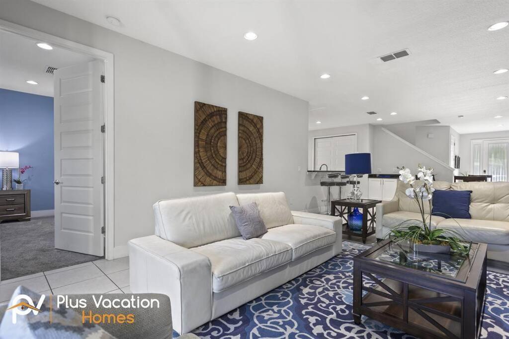 Area tempat duduk di 360-Family Home by Disney with Private POOL