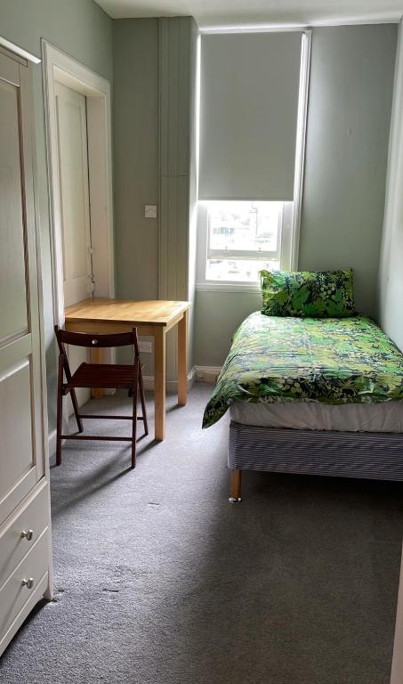 Montgomery Street Apartment - Three-Bedroom Apartment