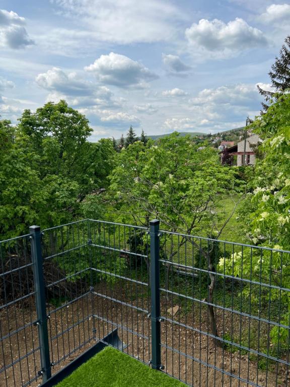 Fotografia z galérie ubytovania Vidám kisház a Mecsekoldalon v destinácii Pécs