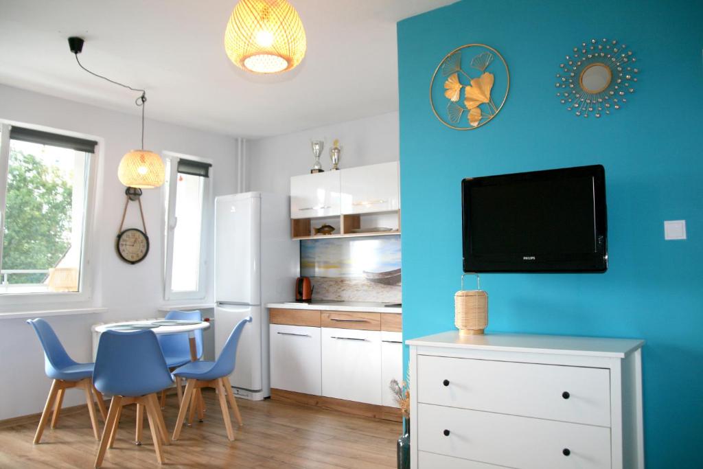 Televízia a/alebo spoločenská miestnosť v ubytovaní Apartament EL Romano
