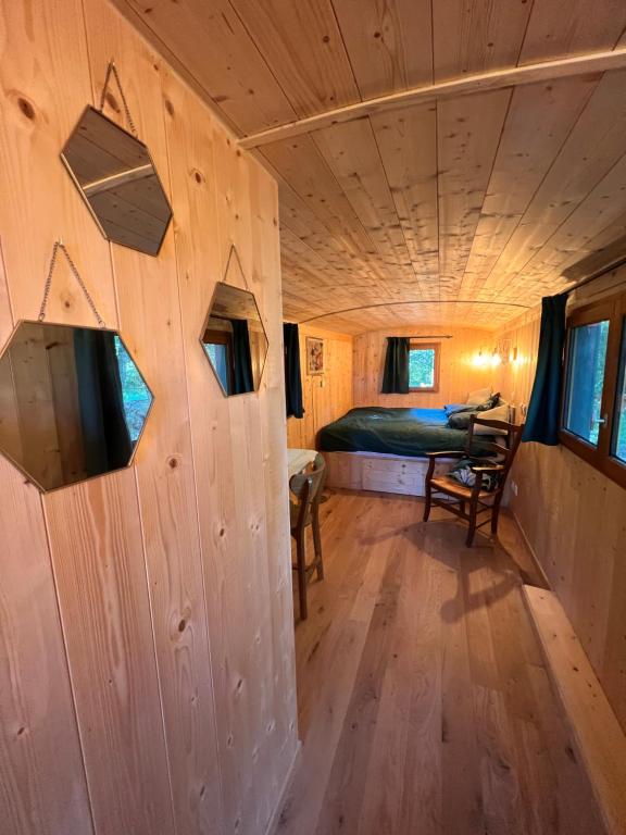 Telewizja i/lub zestaw kina domowego w obiekcie La Garenne Saint Germain