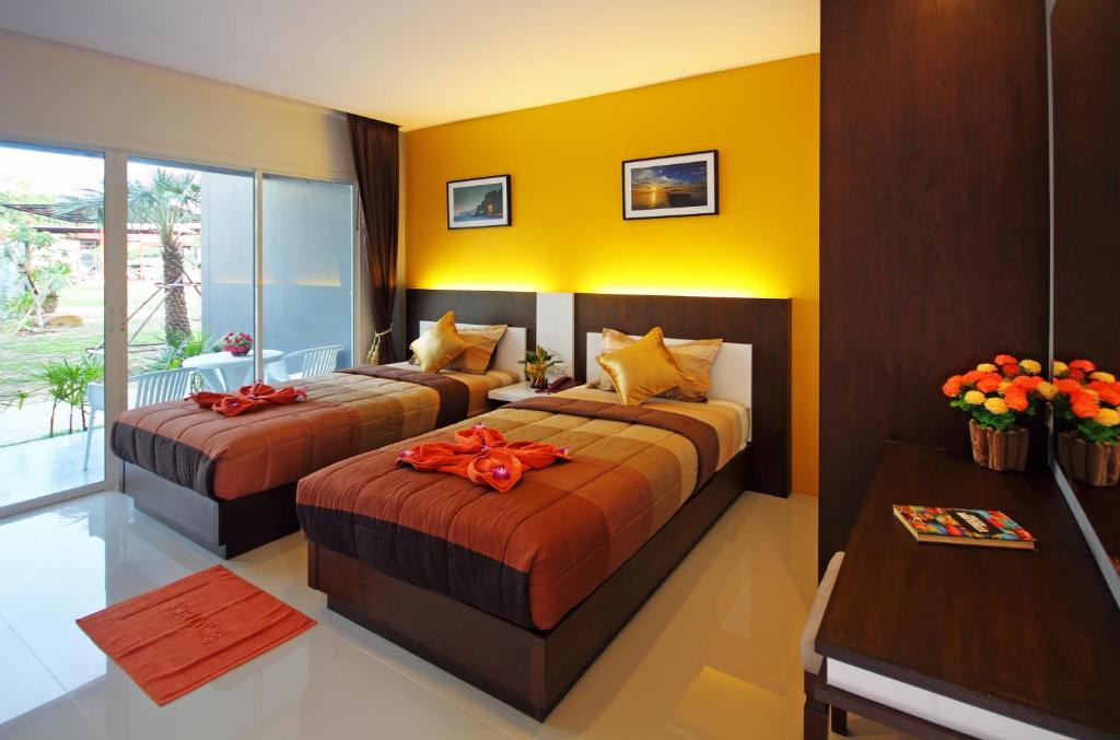 Postel nebo postele na pokoji v ubytování Gypsy Sea View Resort- Phi Phi Island