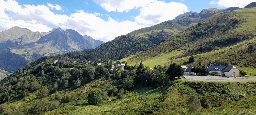 Pogled na planine ili pogled na planine iz apartmana