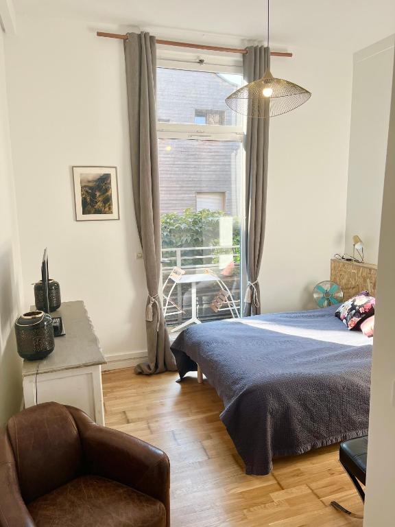 Posteľ alebo postele v izbe v ubytovaní Ravissant loft avec parking souterrain gratuit sur place
