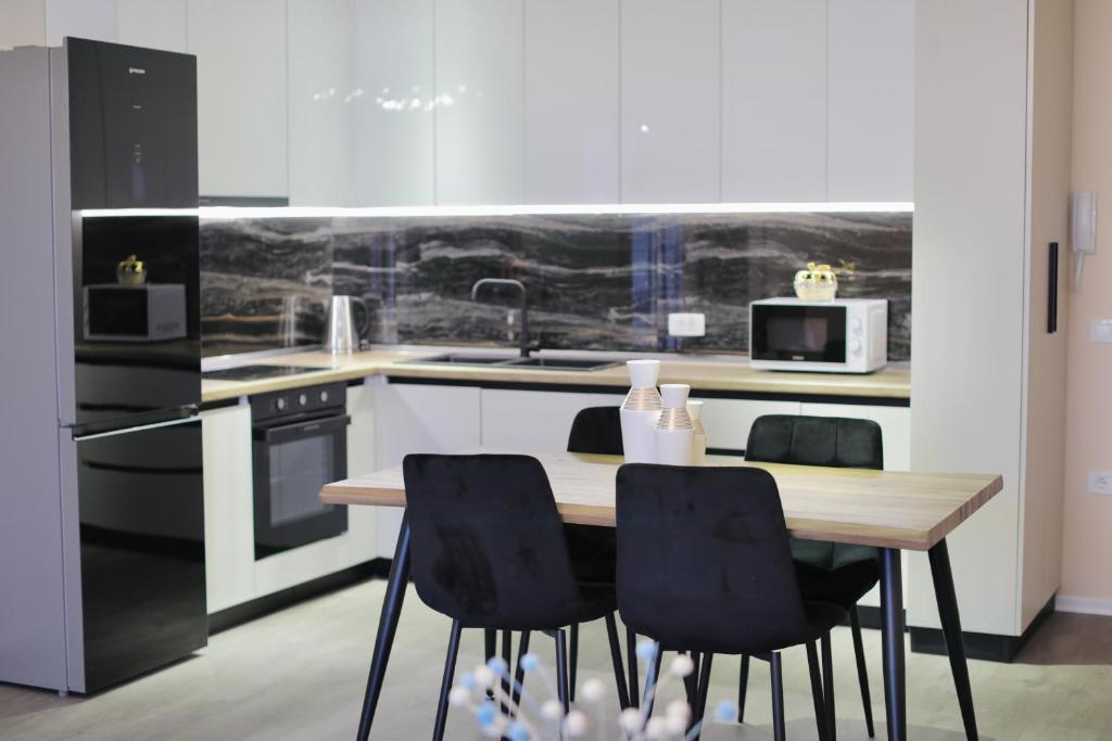 Miku Apartment - Captivating 3 Bedroom At Olympic Residence - Image 4