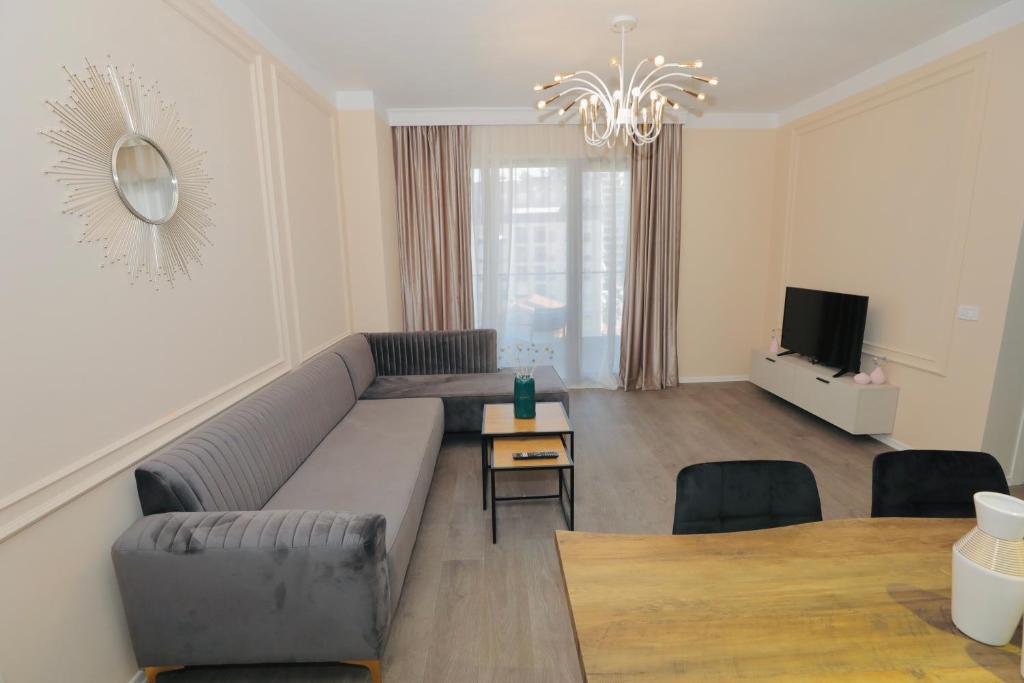 Miku Apartment - Captivating 3 Bedroom At Olympic Residence - Image 5