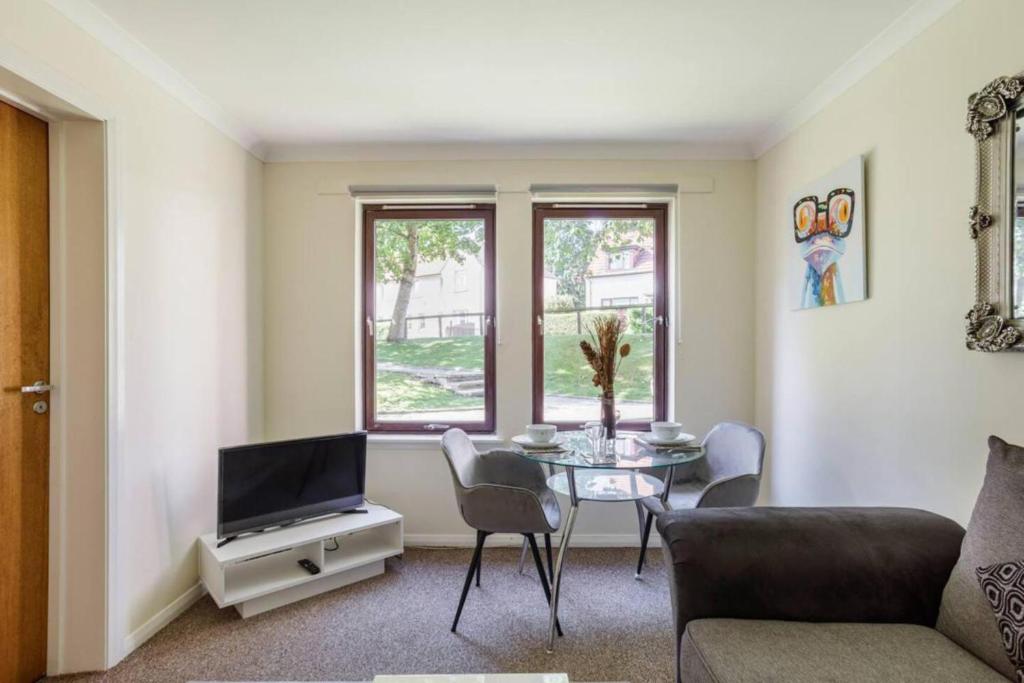 The SUMMIT Apartment - Aberdeen City Centre - Perfect for Long and short Stay - Two-Bedroom Apartment