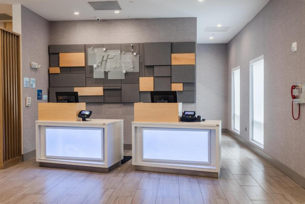Holiday Inn Express & Suites Columbia Downtown The Vista by IHG photo