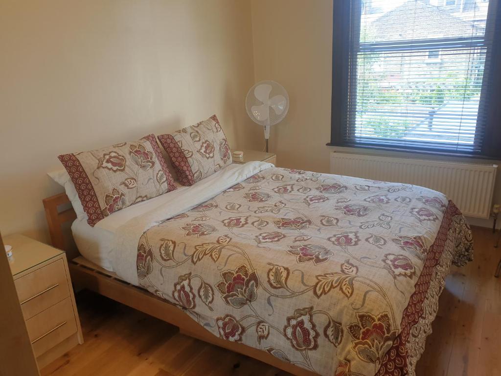 London Luxury 2 Bedroom Apartment 5 min from tube station with free parking - Twee Slaapkamers Appartement