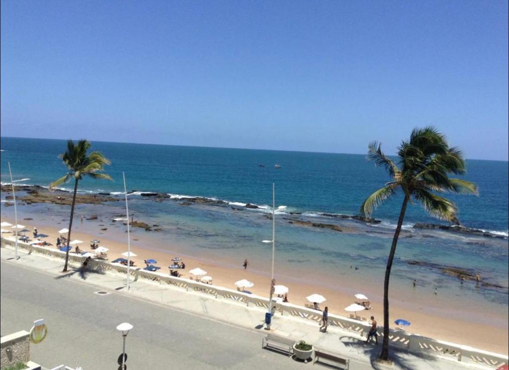 Flat encantador beira mar na Barra . Em frente a praia! No Circuito do Carnaval de Salvador! - 