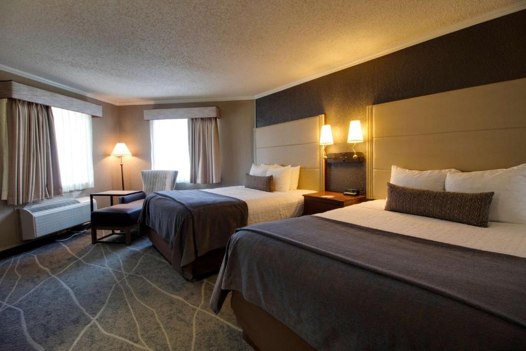Best Western Harbour Pointe Lakefront - Two Queen Beds With Balcony - Partial Lake View