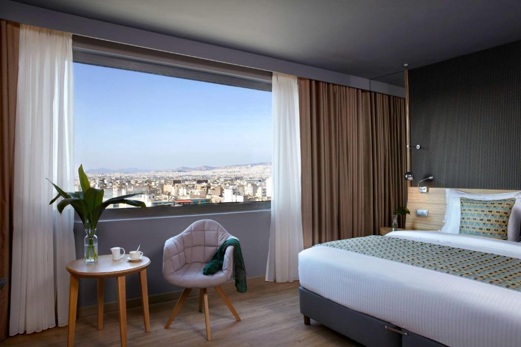 Postel nebo postele na pokoji v ubytování Wyndham Grand Athens