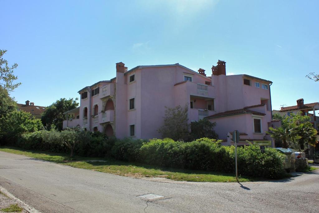 Family-friendly apartments with swimming pool Rovinj - 3394