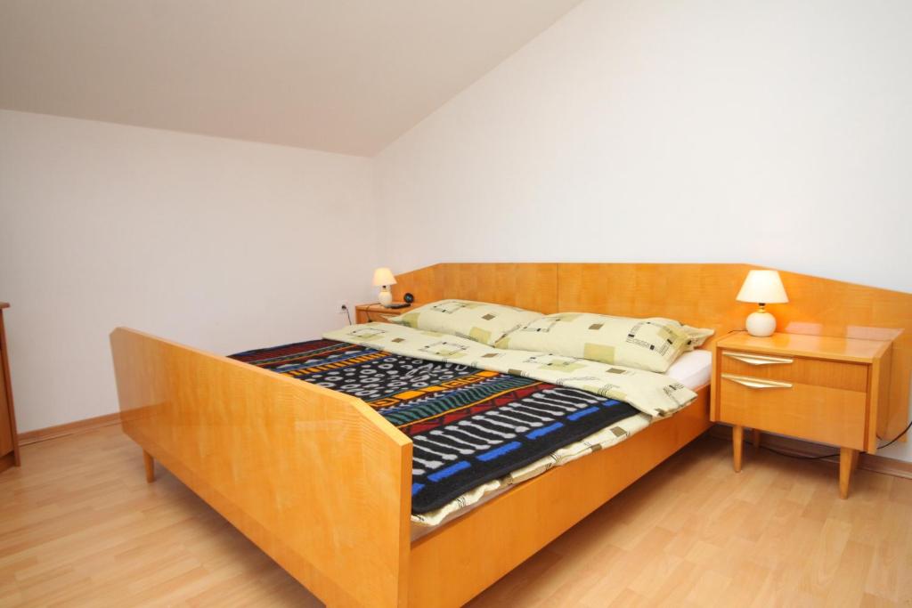 Postel nebo postele na pokoji v ubytování Apartment Novigrad 7037b