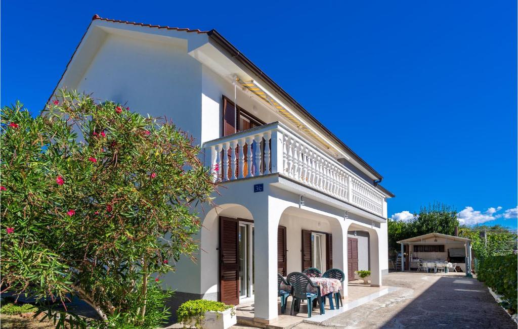 Το κτήριο όπου στεγάζεται  το διαμέρισμα