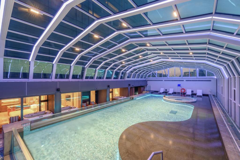 A piscina localizada em The Ambassador Seoul - A Pullman Hotel ou nos arredores