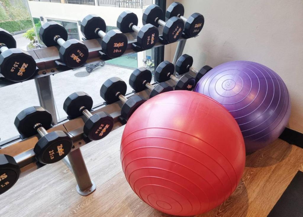 Fitness centrum a/nebo fitness zařízení v ubytování SKYVIEW Resort Phuket Patong Beach