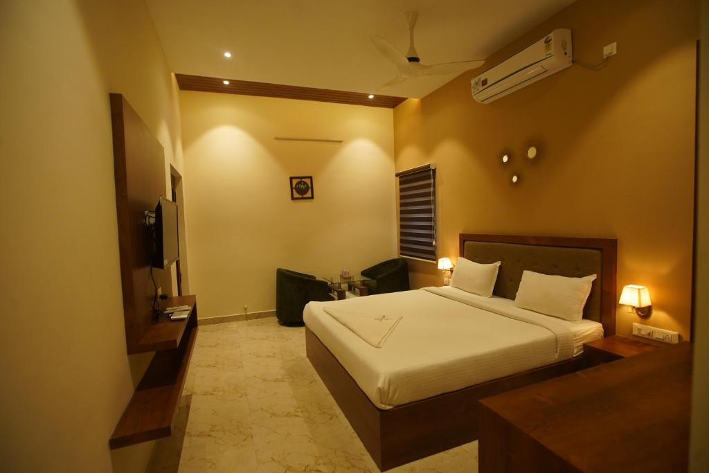 Hotel PSY - Deluxe Double Room (2 Adults + 1 Child)